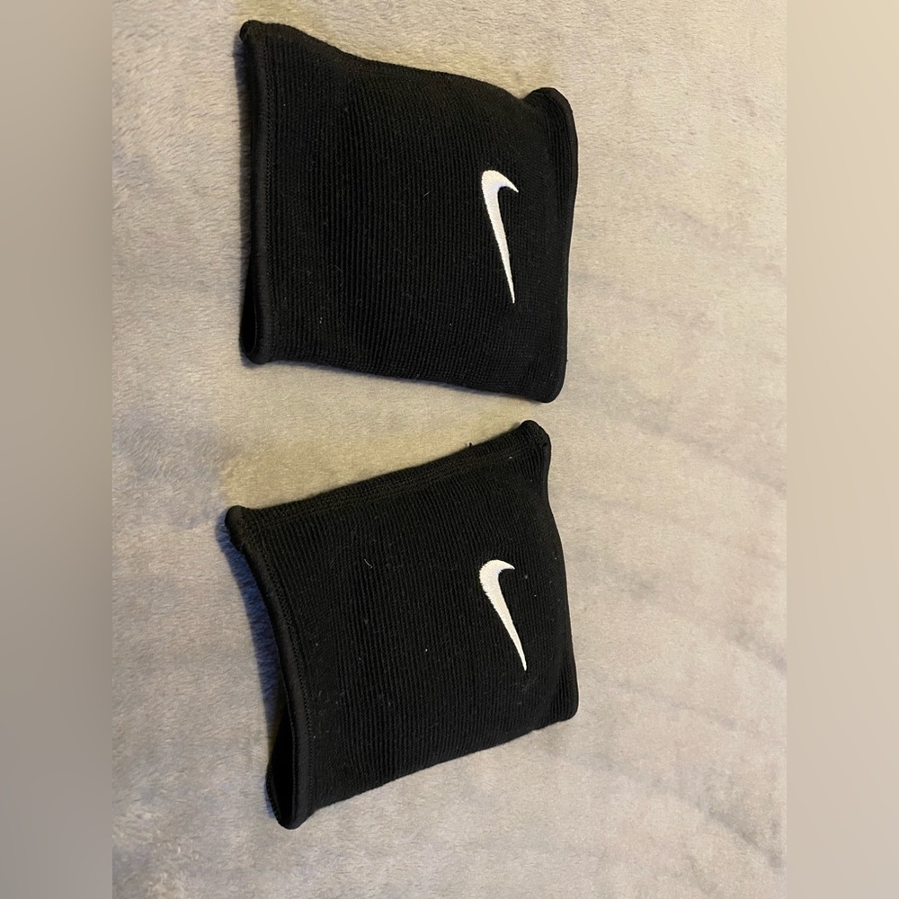 Nike black knee pads